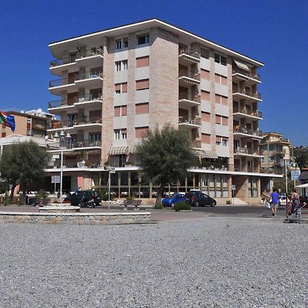 Gaiavacanze Beach Apartment 보르디게라 외부 사진